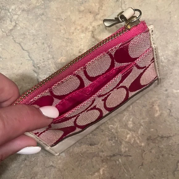 COACH- SMALL PINK & WHITE, ZIP CLOSE WALLET/ CARD HOLDER. - Picture 3 of 5